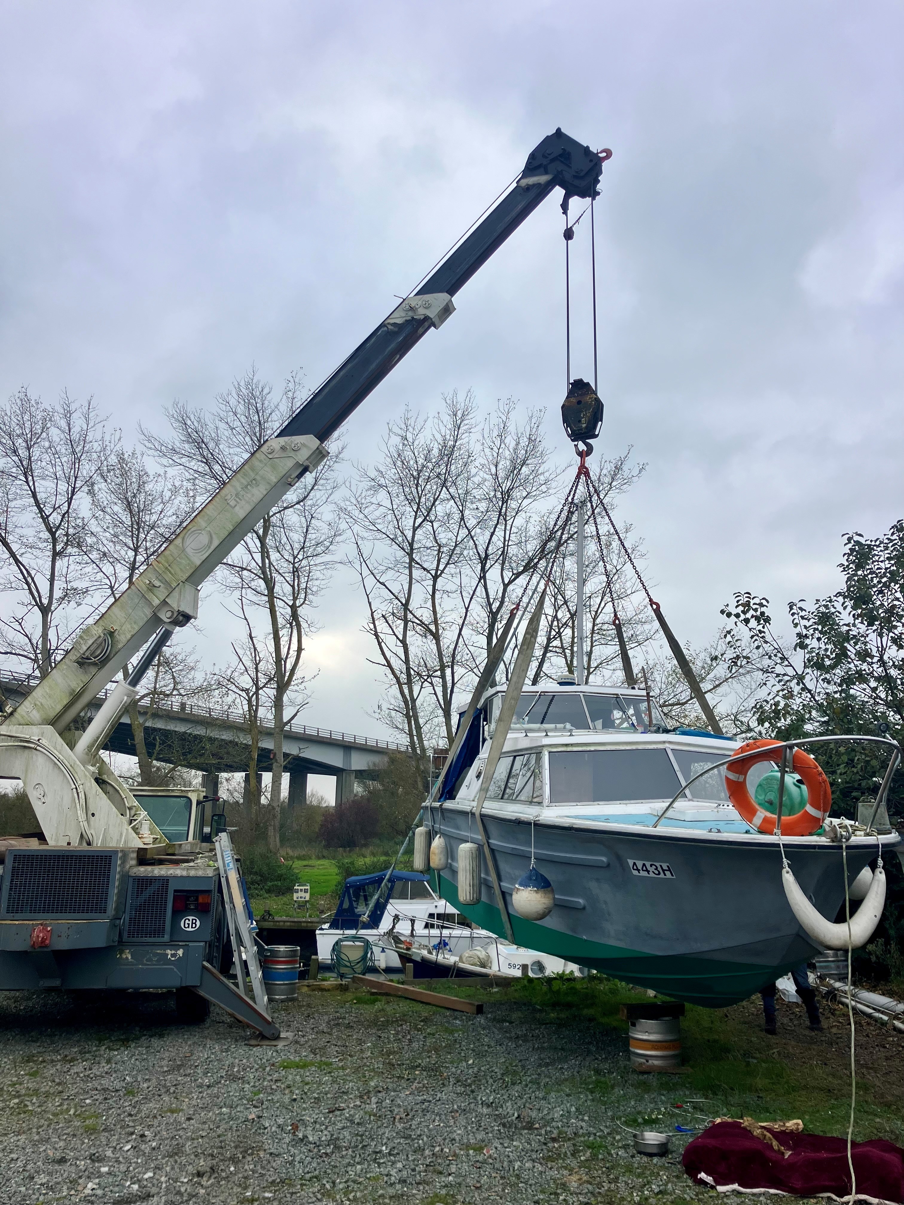 Crane lift